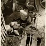 Isamu Noguchi working on Noodle in the courtyard of his Macdouga