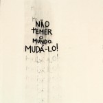 Gustavo Speridião_Não temer o mundo- mudá-lo!Carvão e verniz acrílico sobre lona_212x180