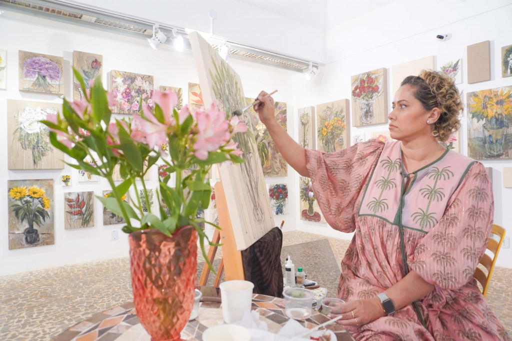 Panmela Castro pintando - 001