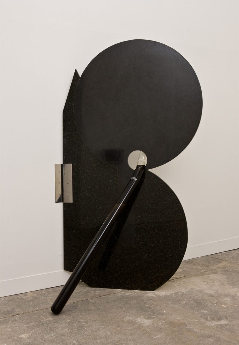 Nuno Ramos representado por duas galerias.